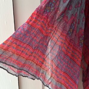 Elegant Gray and Red Patterned Scarf
